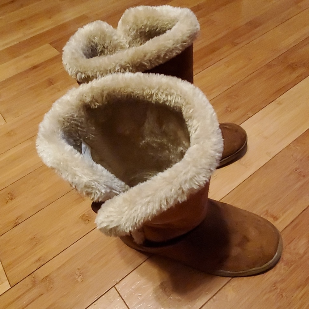 Boots - Picture 2 of 3